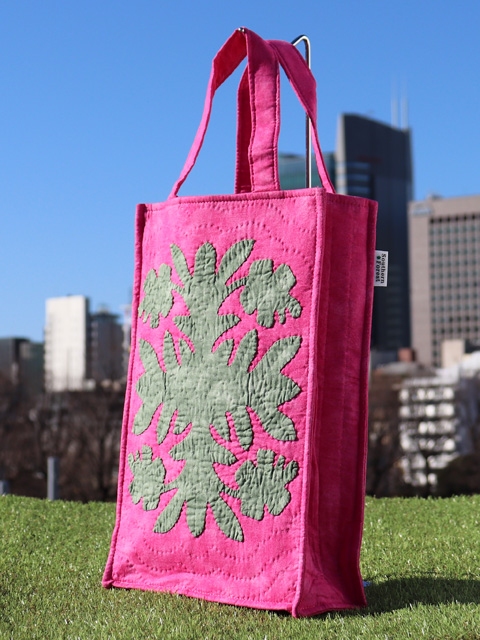 ハワイアンキルトA4バッグ　ハイビスカス　モスグリーン　オン　ショッキングピンク