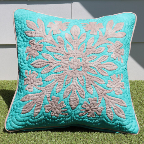 ハワイアンキルトクッションカバー　ハイビスカス