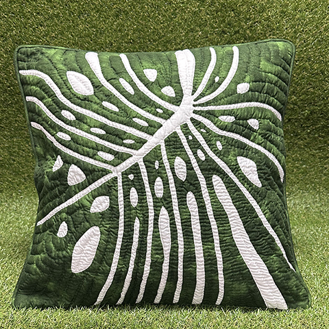 ハワイアンキルトクッションカバー　モンステラ