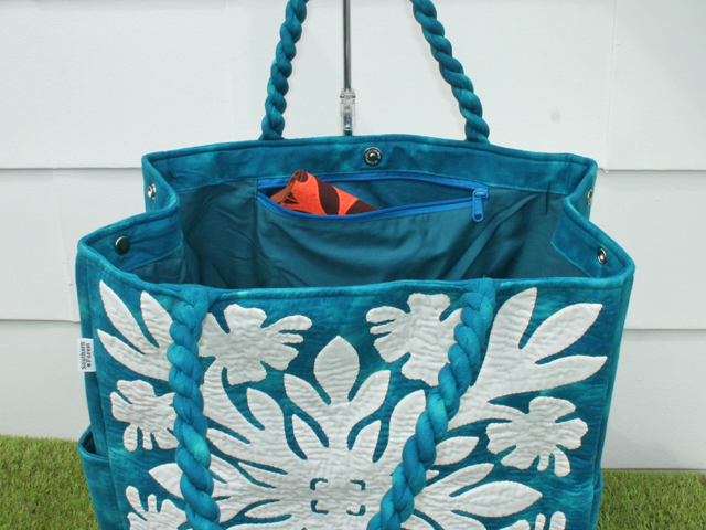 新型特大ハワイアンキルトバッグ ハイビスカス ホワイト オン ダーク