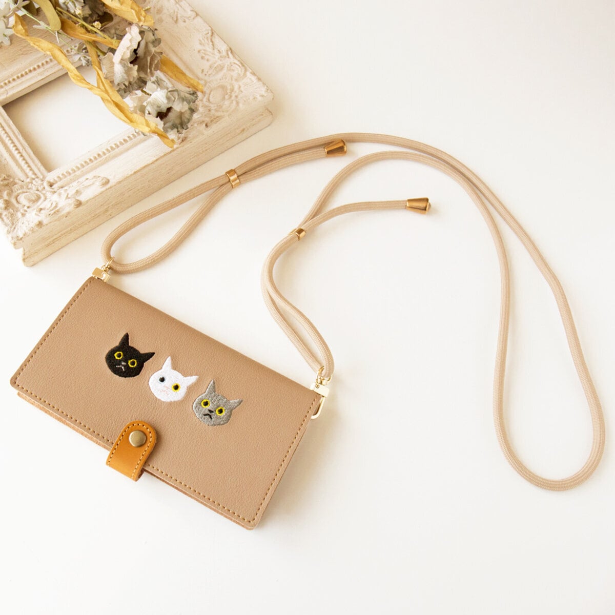 福袋 全機種対応 スマホケース 手帳型 【 刺繍 横向き 3匹の猫 ロングストラップ セット 】 スマホショルダー