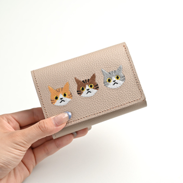 シュリンクレザー刺繍三つ折り財布