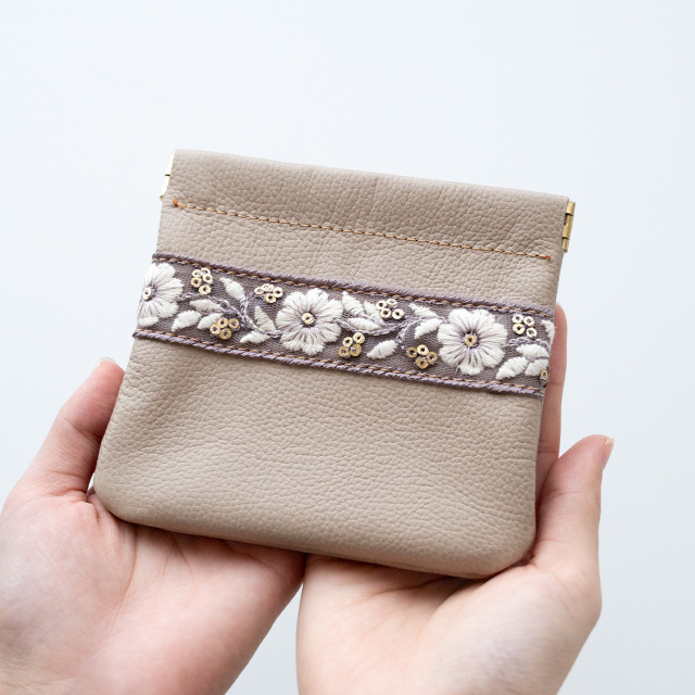 ばね口 マルチポーチ 【 インド刺繍 01 × シュリンクレザー 】