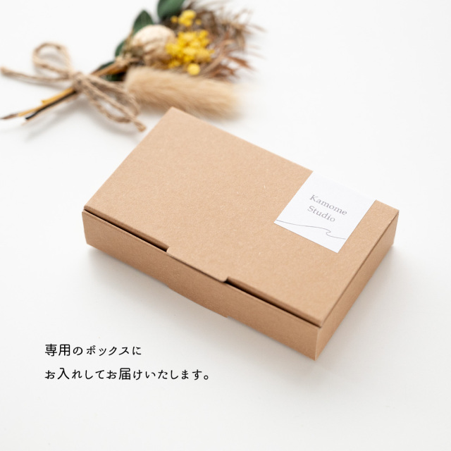 栃木レザー ピアス 【 秋風に舞うイチョウ 】