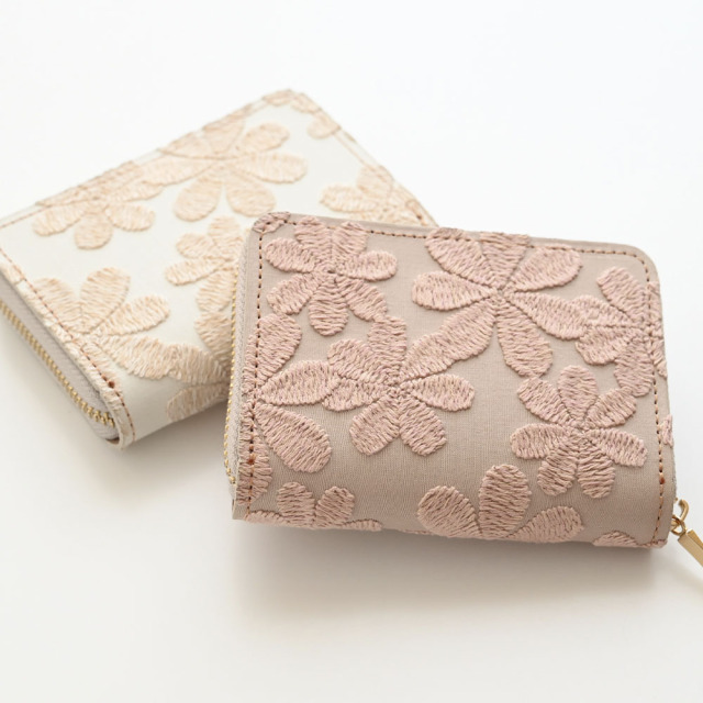 お札が折れない コンパクトウォレット 【 ラテフラワー 刺繍 】