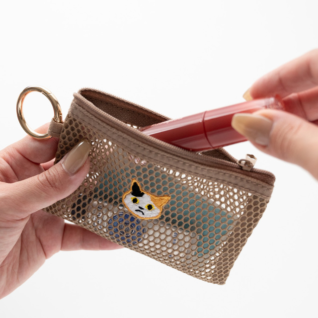 カラビナ付き メッシュフラットポーチ 【 刺繍 猫 】