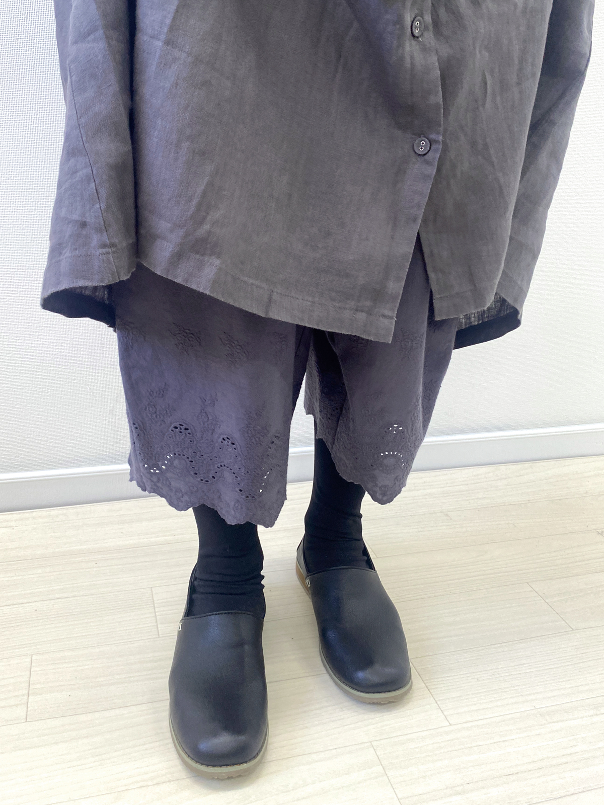 スカラ刺繍ストレートペチパンツ