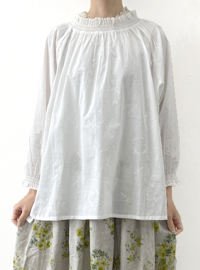 リース刺繍シャーリングプルオーバー