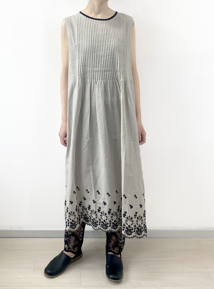 綿麻スカラ刺繍ピンタックノースリワンピース