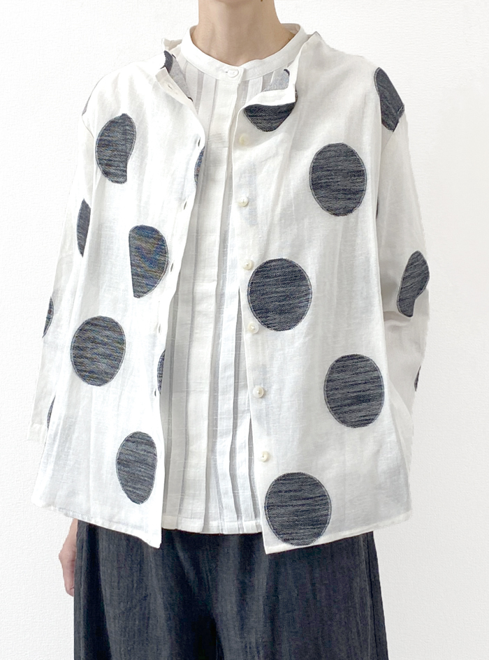 ドットジャガードボトルネックブラウス