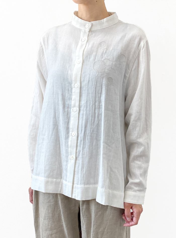 30%OFF! 刺繍入りスタンドカラーブラウス