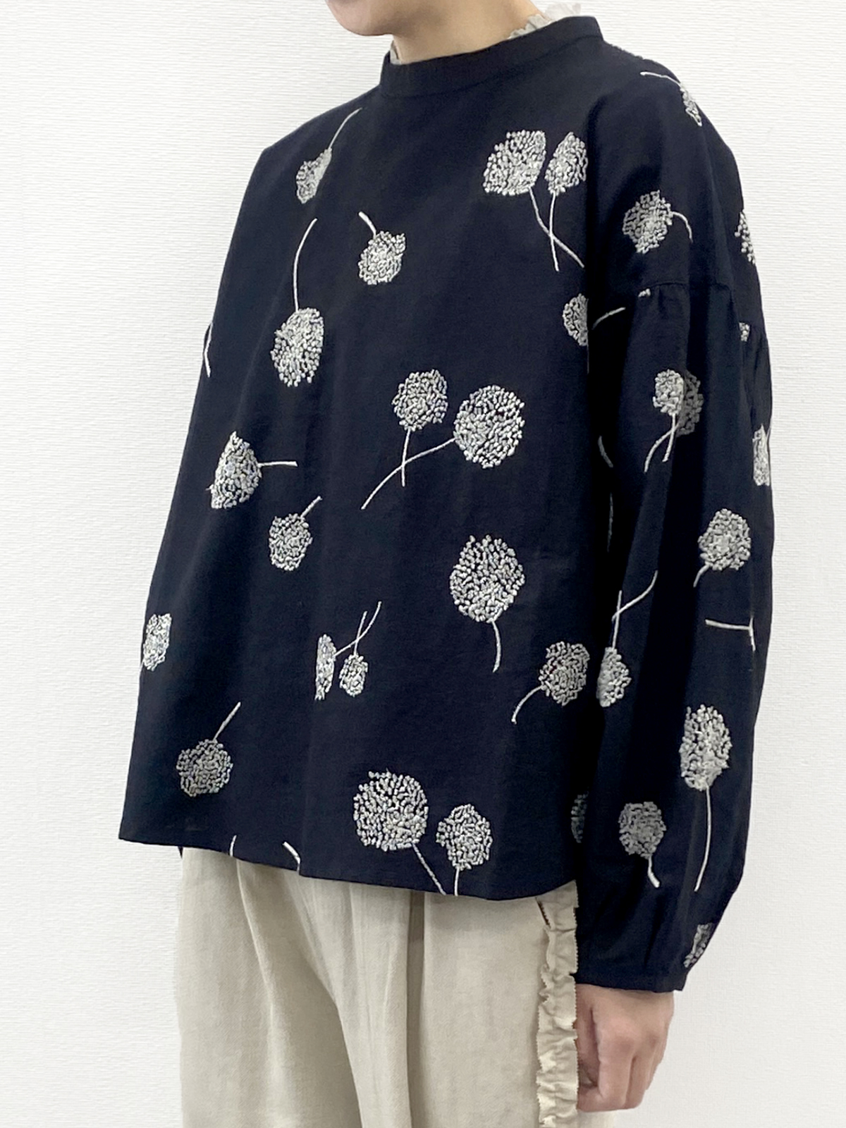 50%OFF! わたげ刺繍プルオーバー