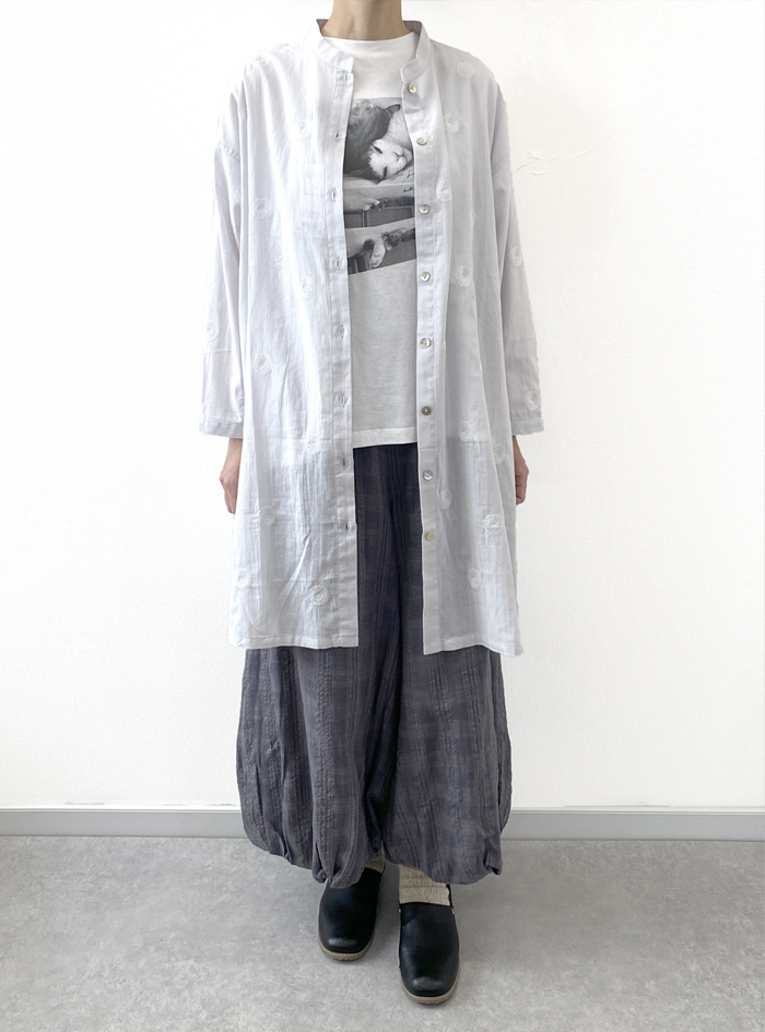 ドット刺繍ロングシャツ
