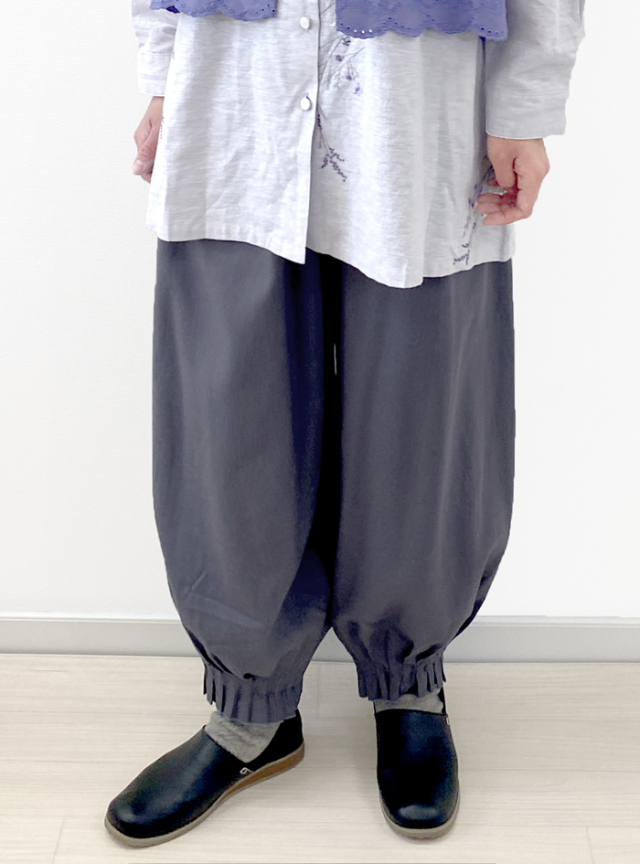 50%OFF! レーヨン麻裾タックパンツ
