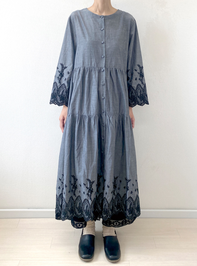 スカラ刺繍ティアードワンピース