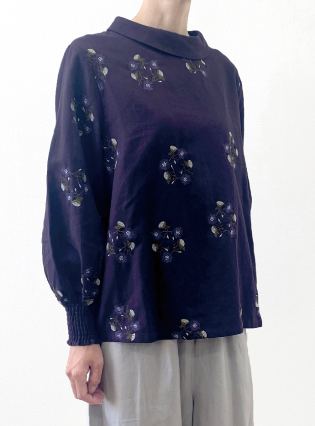 50%OFF! サークル刺繍ターンカラープルオーバー