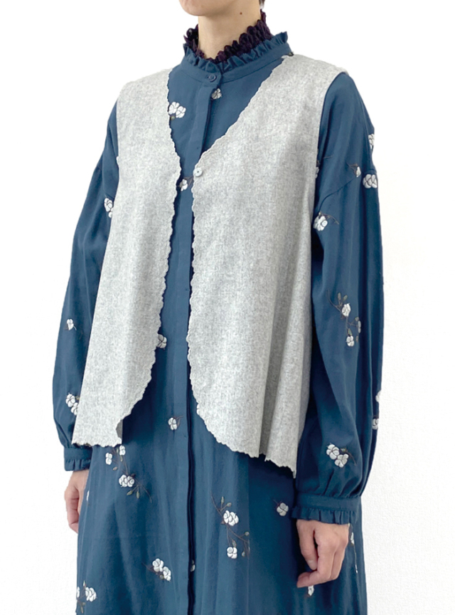 50%OFF! エターミン刺繍入りフレアベスト