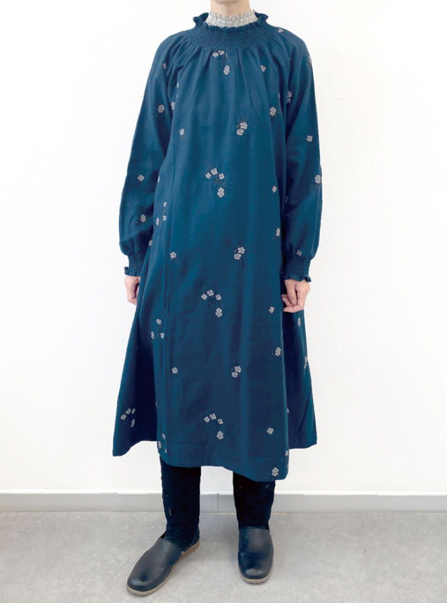 綿花刺繍シャーリングワンピース