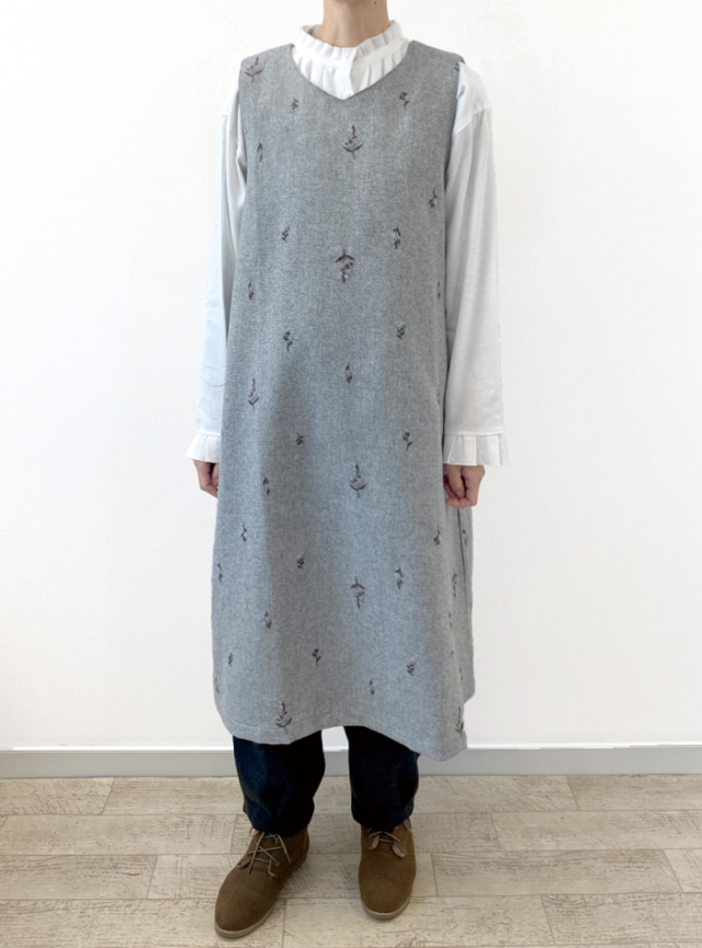 50%OFF! 花刺繍Vネックジャンパースカート