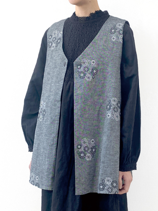花刺繍フレアーベスト