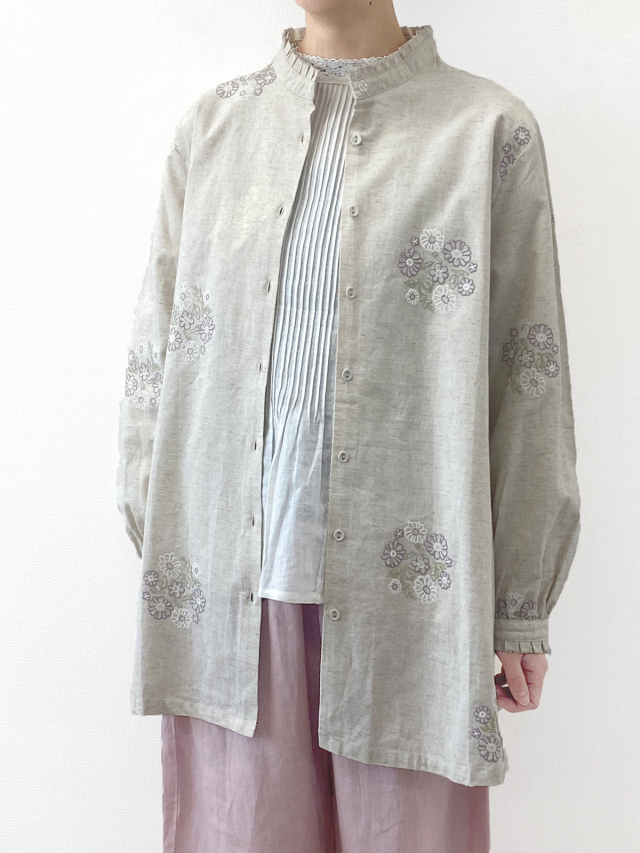 花刺繍タックフリルブラウス