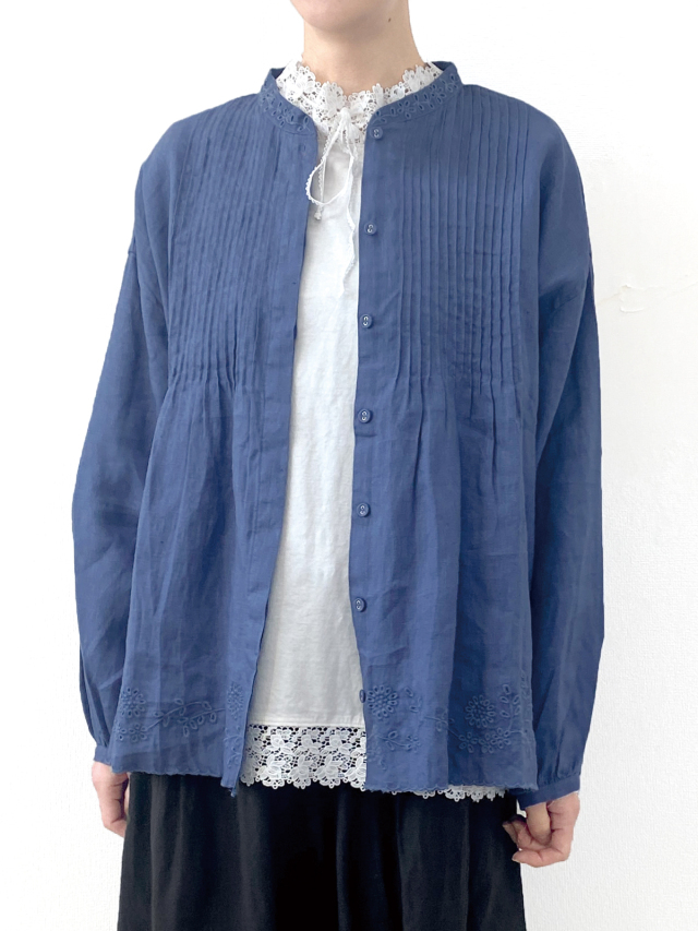 カットワーク刺繍ピンタックブラウス