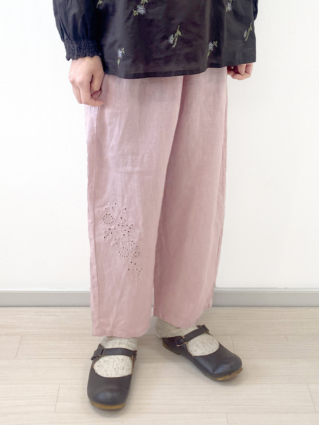 カットワーク刺繍コクーンパンツ