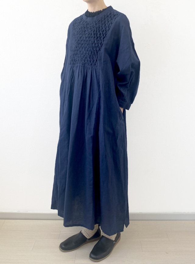 綿麻スモッキングワンピース