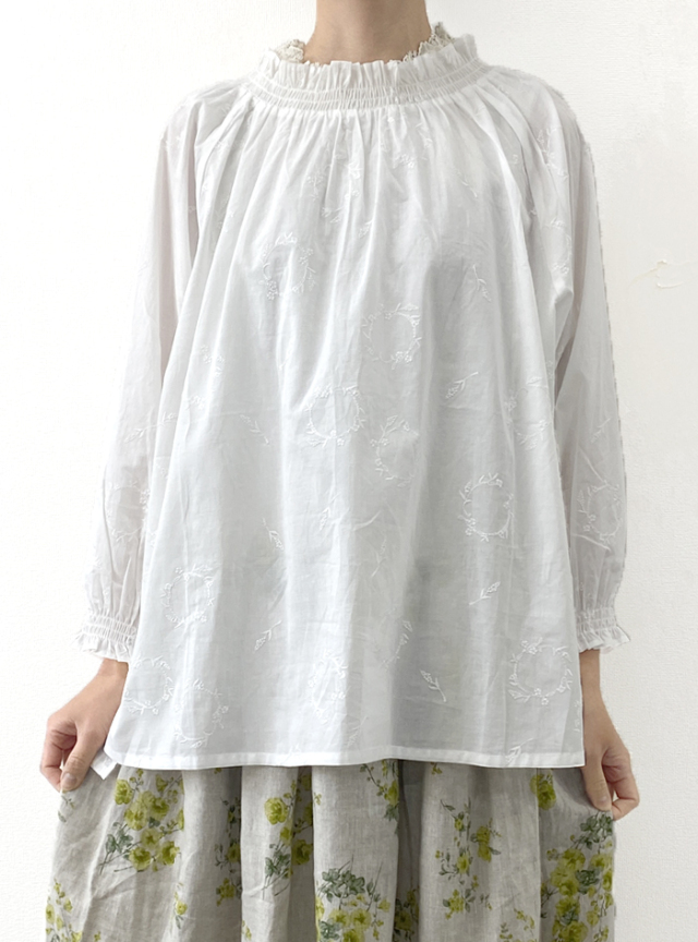 リース刺繍シャーリングプルオーバー