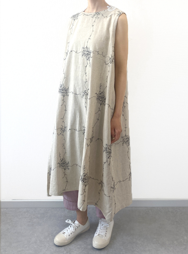 レース刺繍ノースリワンピース