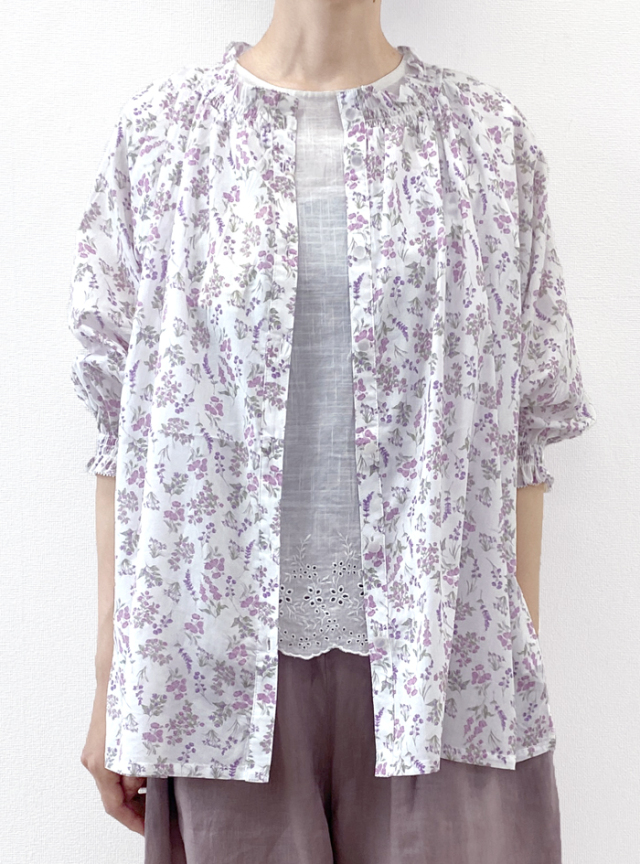 花柄シャーリングブラウス