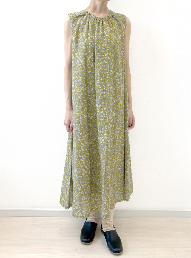 50%OFF! 小花プリントノースリワンピース
