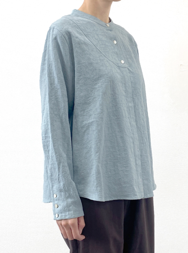 綿ジャカードハイネックブラウス