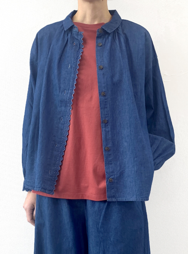 デニムスカラ刺しゅうブラウス