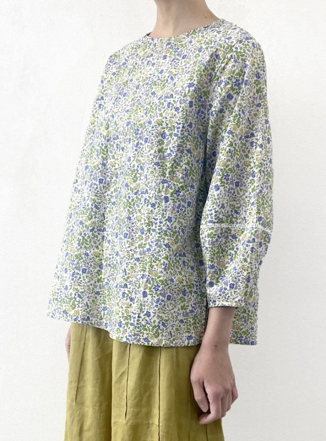 小花プリントはしごレース使いプルオーバー