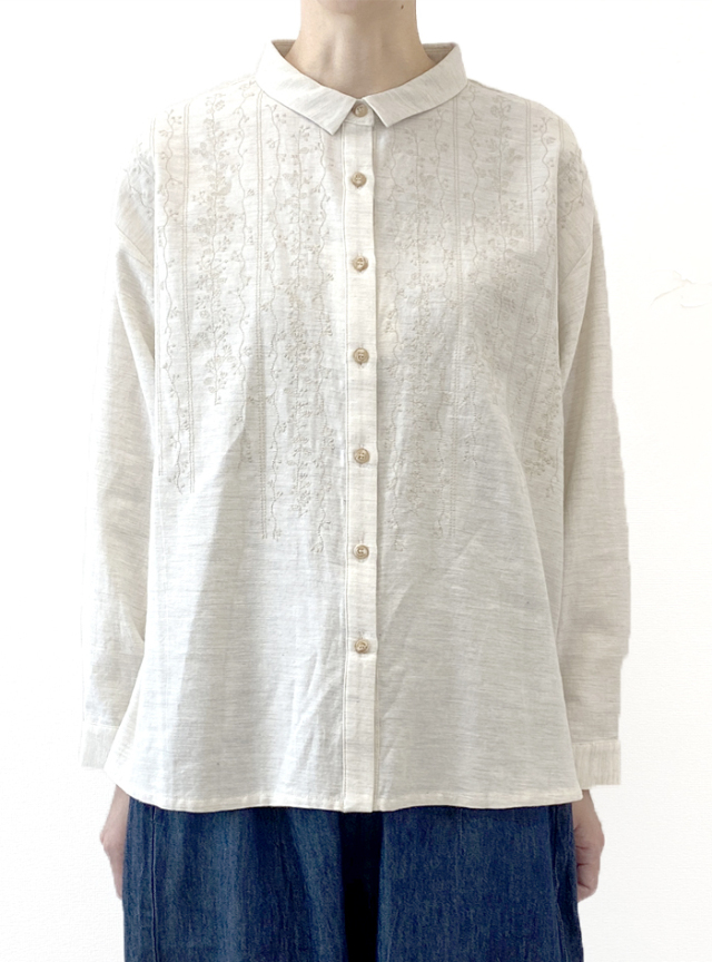 綾草木刺繍ブラウス