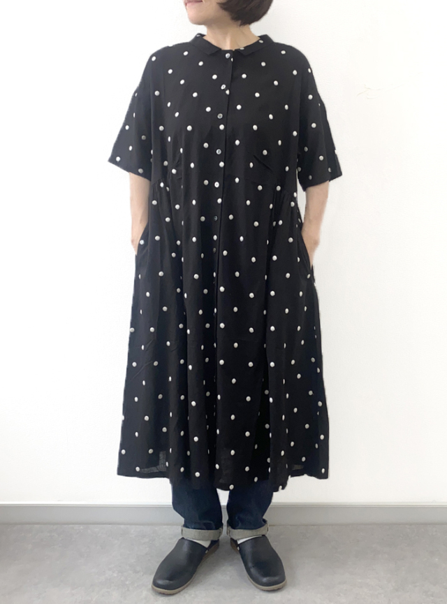 30%OFF! ドット刺繍衿付きワンピース