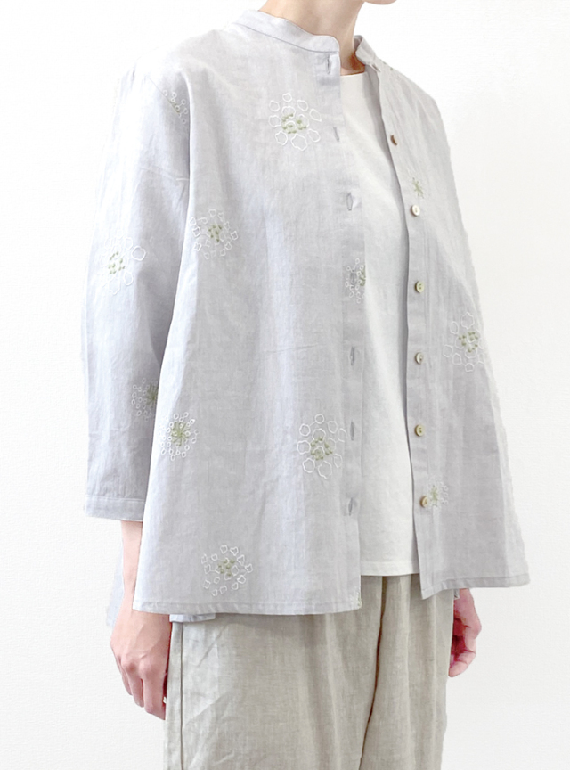 50%OFF! 花刺繍フレアーブラウス