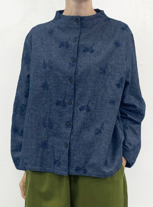 冬刺繍ハイネックブラウス