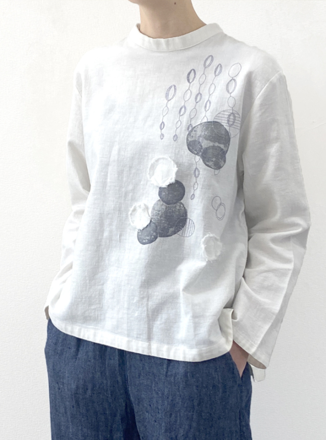 刺繍&プリントスタンド衿プルオーバー