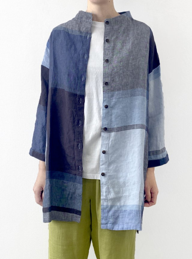 チェックボトルネックブラウス