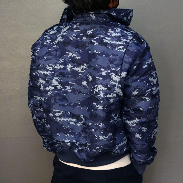 海自デジタル迷彩中綿入り防寒ジャンパー ファー付き サイズ表記M 防寒ブルゾン(海上自衛隊デジタル迷彩柄) 2か所ワッペン付(ウィング