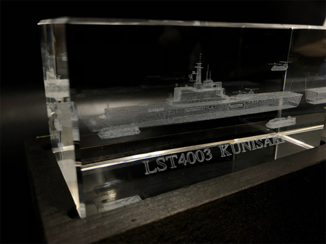戦艦  クリスタル   自衛隊 3Dクリスタル(輸送艦くにさき)