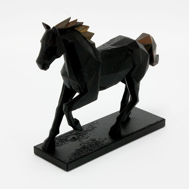 モダンな幾何学デザインの馬オブジェ｜3Dプリント×手塗りアート雑貨