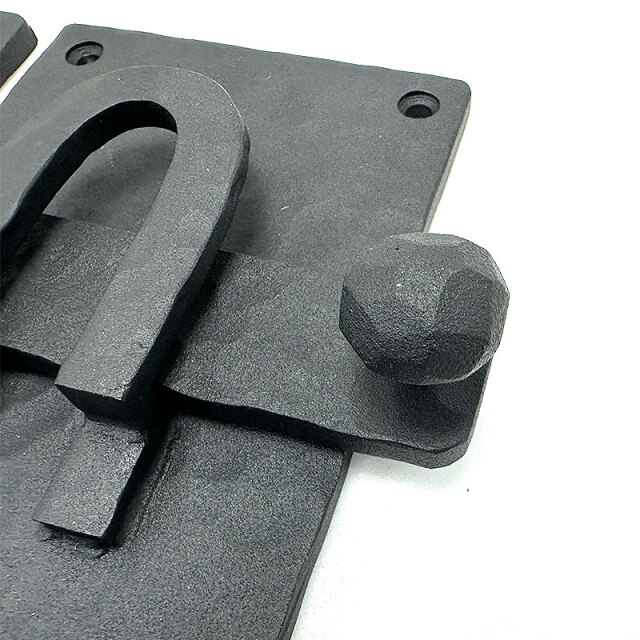 ロートアイアン製のアンティーク調鎚起金具（マットブラック）