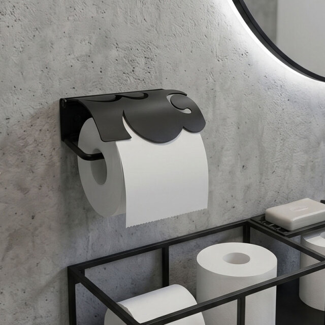 トイレットペーパーがセットされた、モダンな黒いアイアン製トイレットペーパーホルダーの設置例。