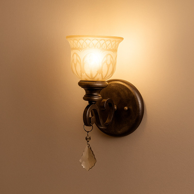 ブロンズアンバー仕上げのCRYSTORAMA製ブラケットライトを室内壁面に設置した例