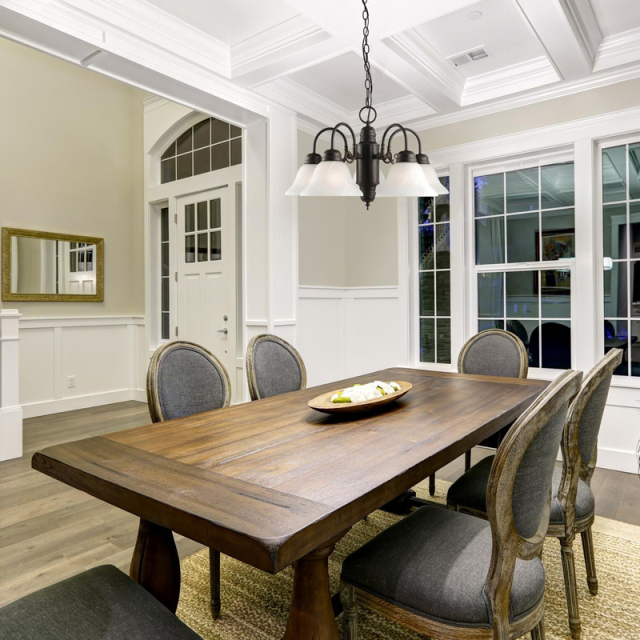 シャンデリア,アンティーク,欧風,アメリカン,おしゃれ,照明器具,輸入照明,吊り下げ照明,アメリカン住宅