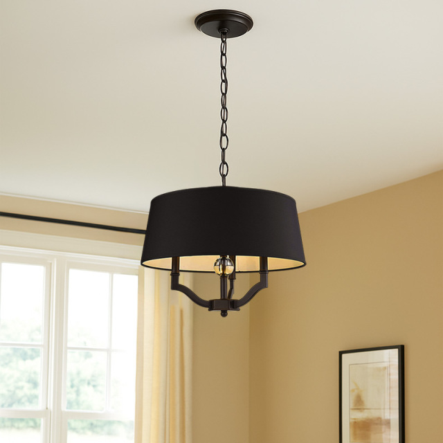 クラシック空間を彩るアンティーク仕上げの室内用吊下げ照明の設置例