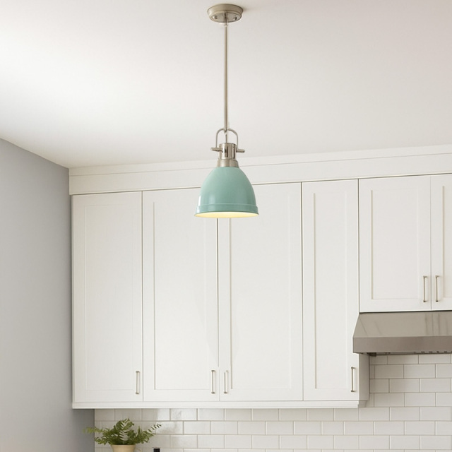 格好いいインダストリアルデザインの室内用吊り下げ照明の設置例